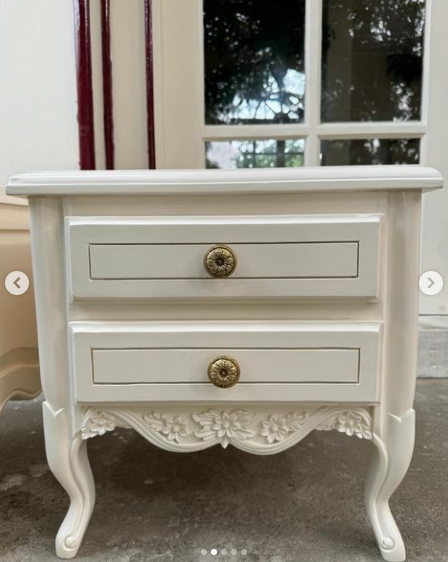 Louis XV side table with elegant carving ~