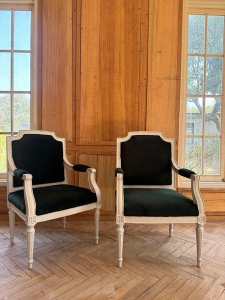 Elegant Louis XVI fauteuils~