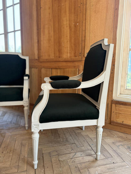 Elegant Louis XVI fauteuils~