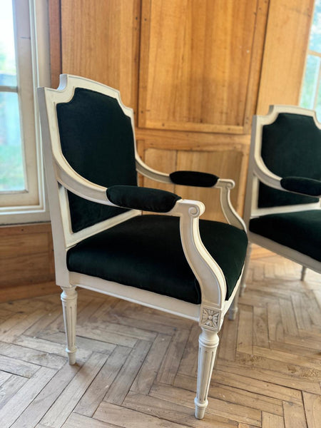 Elegant Louis XVI fauteuils~