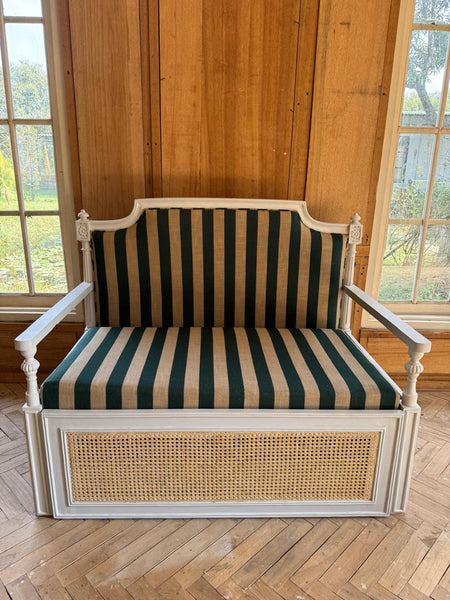 Day bed with wicker~