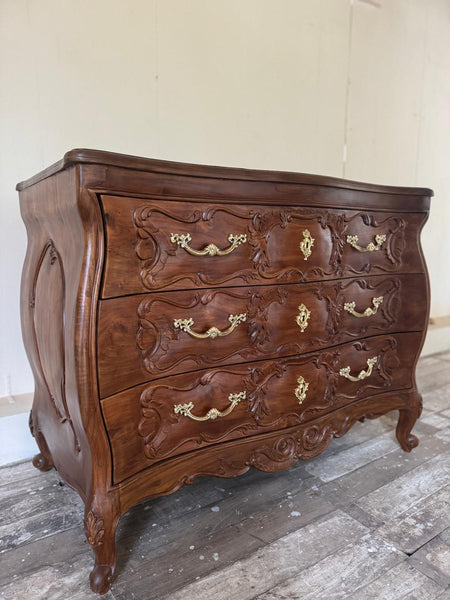 Classic Louis XV commode in walnut~