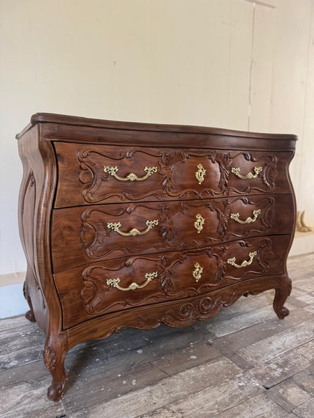 Classic Louis XV commode in walnut~
