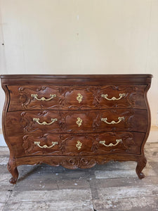 Classic Louis XV commode in walnut~