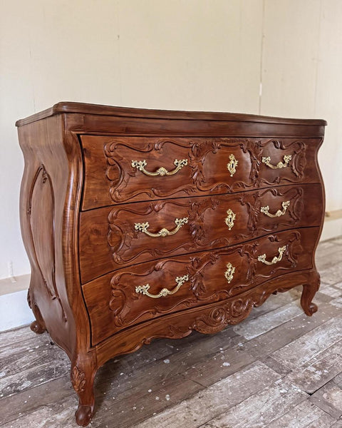Classic Louis XV commode in walnut~