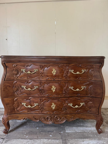Classic Louis XV commode in walnut~