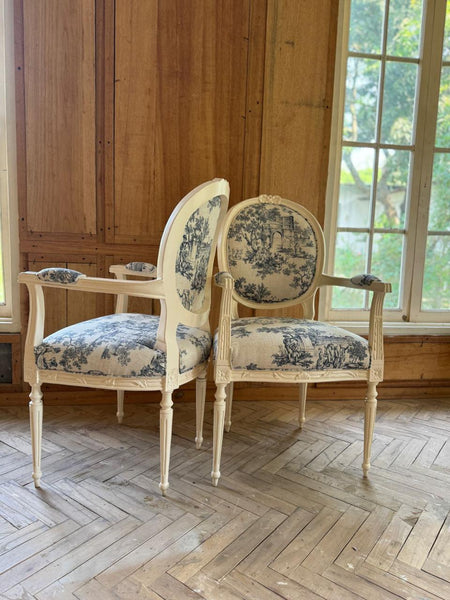 Sleek and elegant classic Louis XVI arm chair~