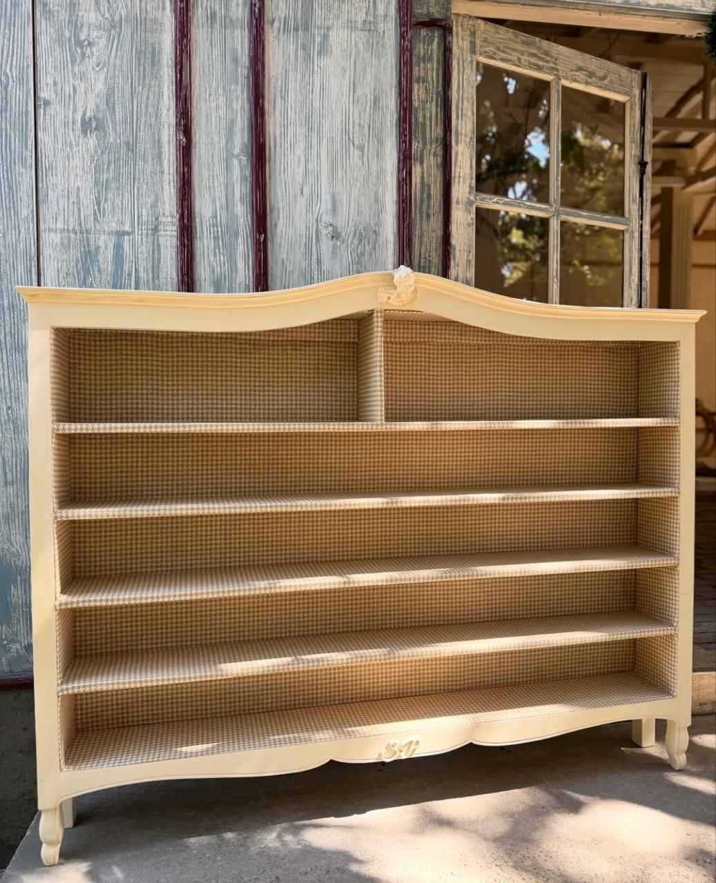 Wall shelf armoire with cherub~