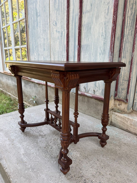 Elegant side table in chestnut~