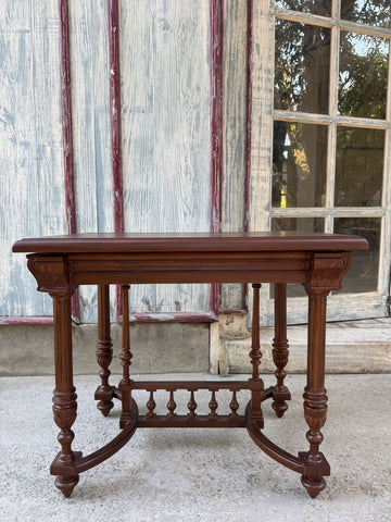 Elegant side table in chestnut~