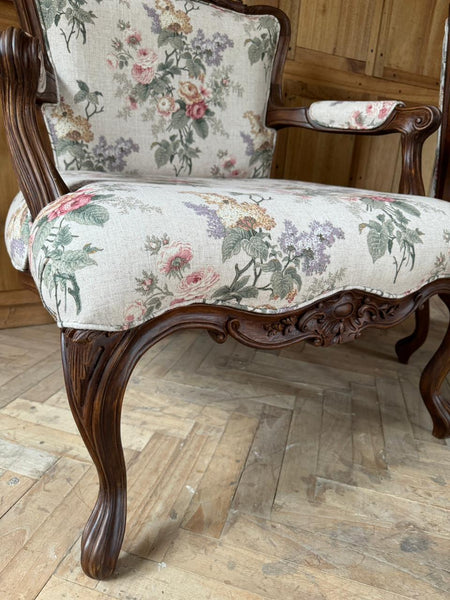 Louis XV fauteuil with naturalistic motif ~