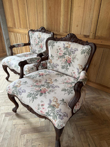 Louis XV fauteuil with naturalistic motif ~