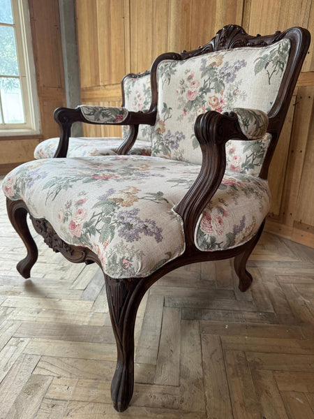 Louis XV fauteuil with naturalistic motif ~