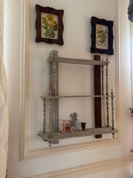 Delicate Wall shelf étagère ~