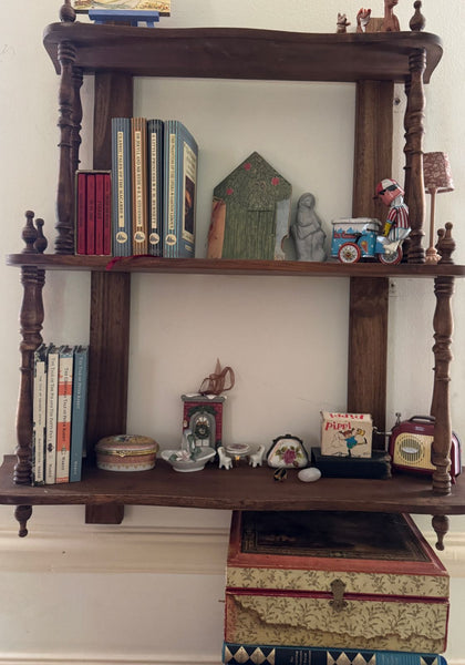 Delicate Wall shelf étagère ~
