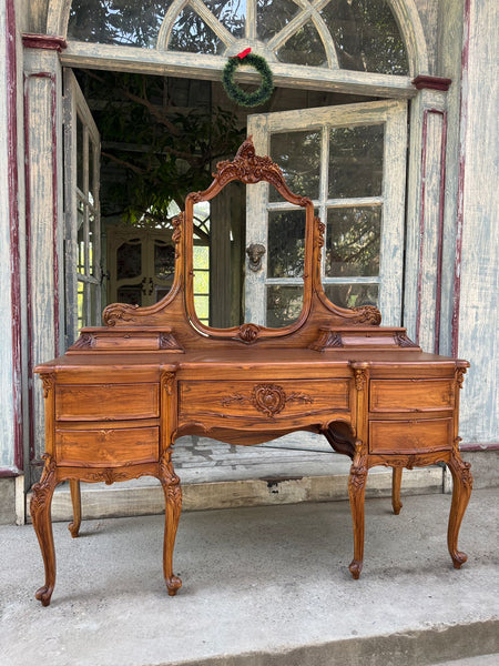 Classic Louis XV dressing table in warm walnut~