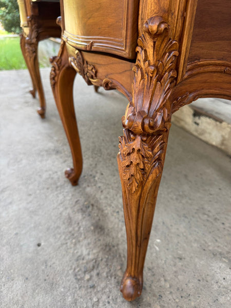 Classic Louis XV dressing table in warm walnut~