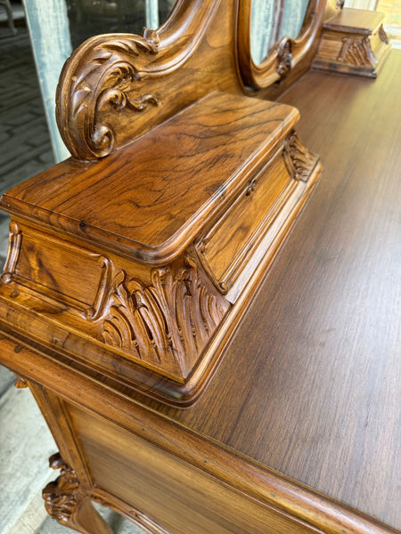 Classic Louis XV dressing table in warm walnut~