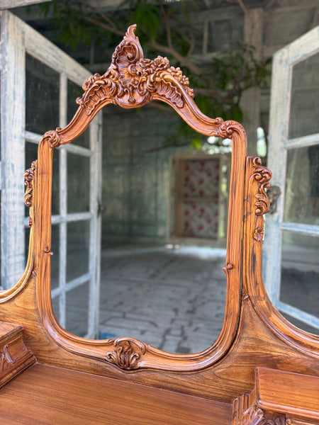 Classic Louis XV dressing table in warm walnut~