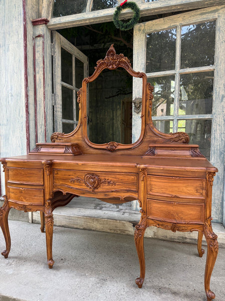 Classic Louis XV dressing table in warm walnut~
