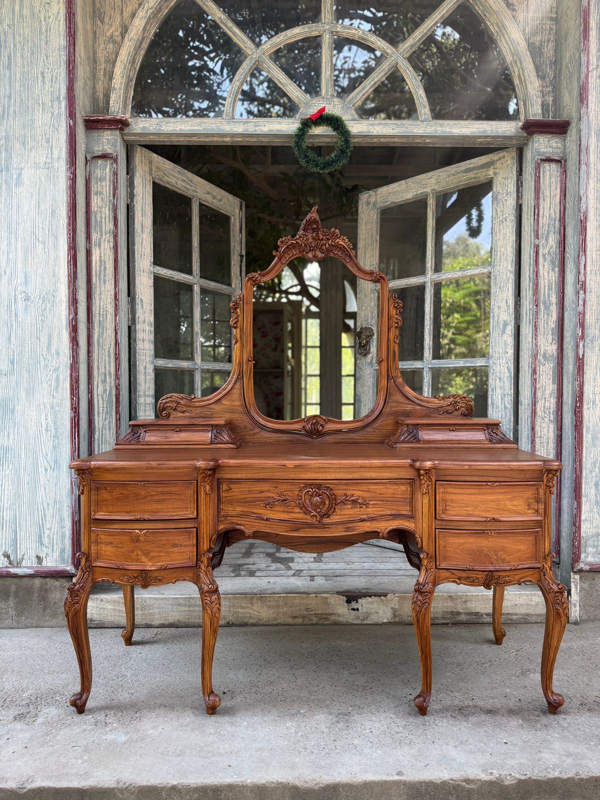 Classic Louis XV dressing table in warm walnut~