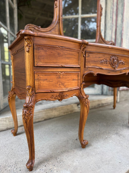 Classic Louis XV dressing table in warm walnut~