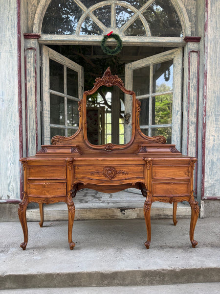 Classic Louis XV dressing table in warm walnut~