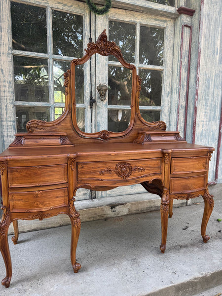 Classic Louis XV dressing table in warm walnut~