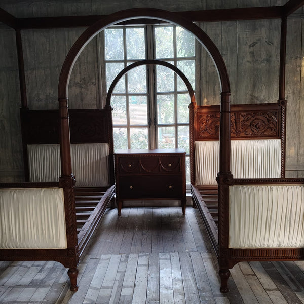 Louis XVI Canopy bed with silk panels~