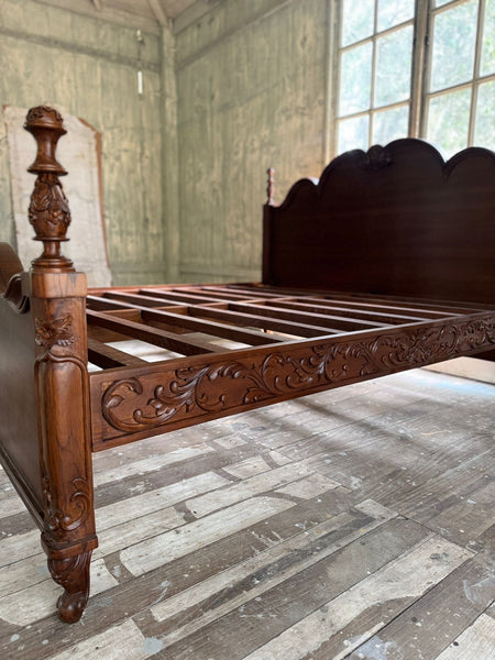Louis XV bed with posters in warm walnut~