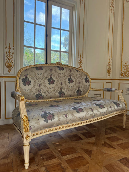 Sleek & Dainty  Louis XVI settee~