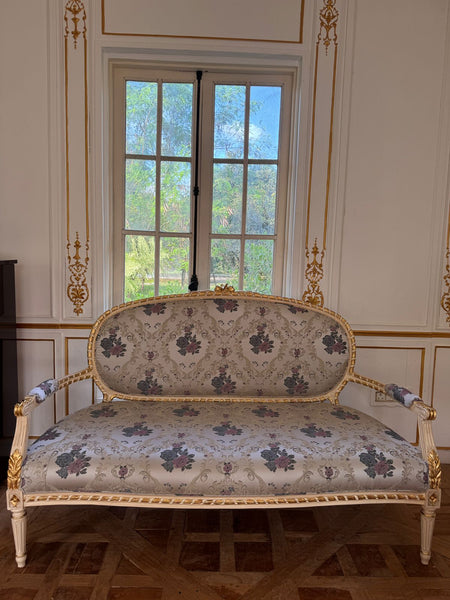 Sleek & Dainty  Louis XVI settee~