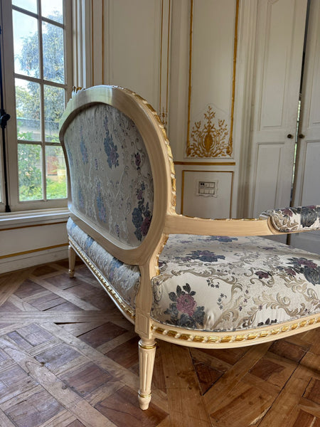 Sleek & Dainty  Louis XVI settee~