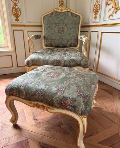 Classic Louis XV fauteuil and ottoman set~