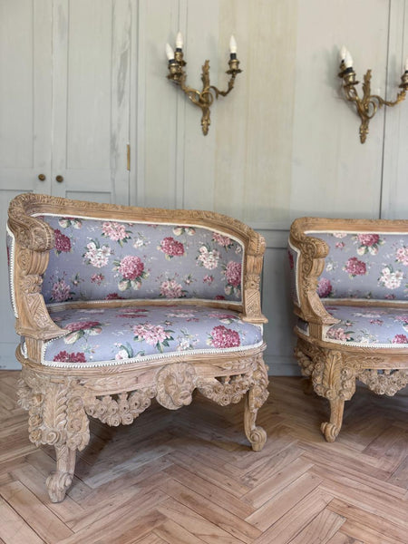 Armchair with lion motif & wreath of roses in Provencal finish~