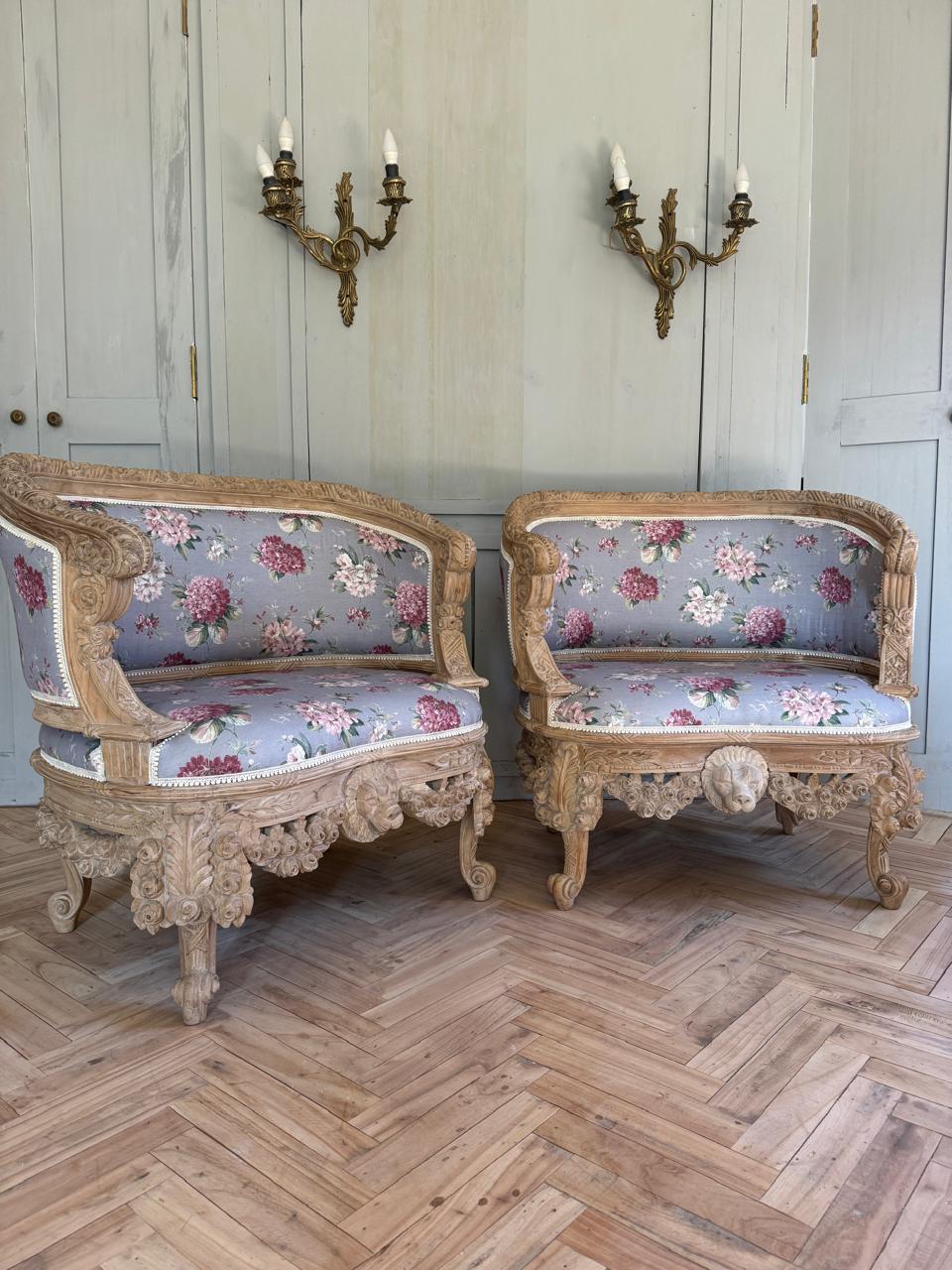 Armchair with lion motif & wreath of roses in Provencal finish~