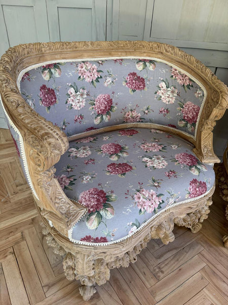 Armchair with lion motif & wreath of roses in Provencal finish~
