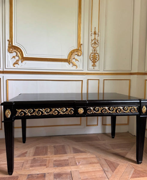 Center table with elegant carving~