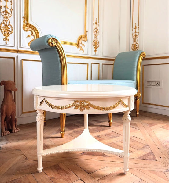 Center table with wreaths and bows~