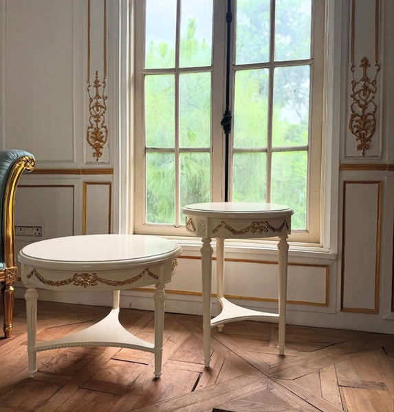 Delicate side table with wreaths and bows~