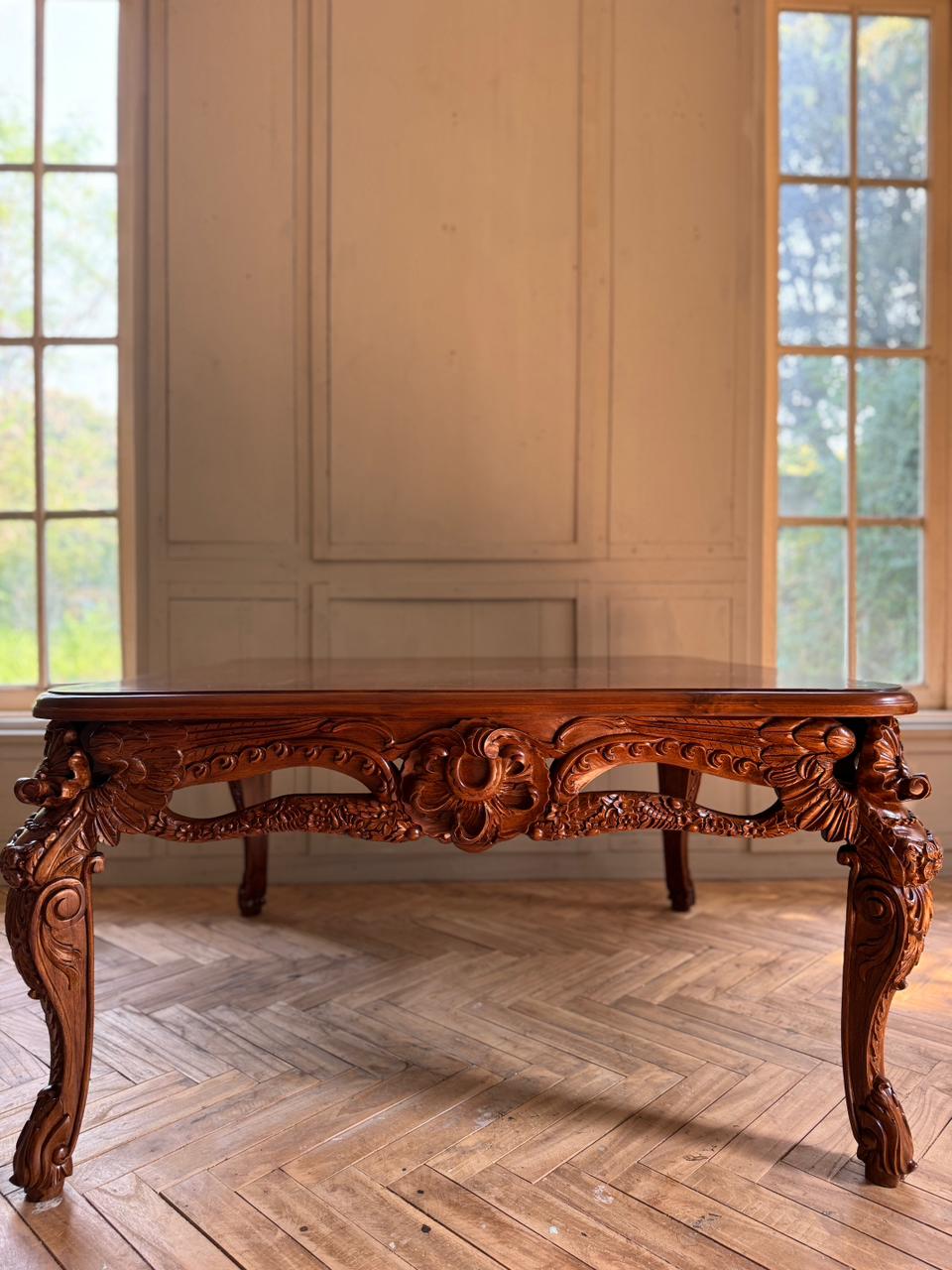 Exceptional centre table with cockles and wreaths~
