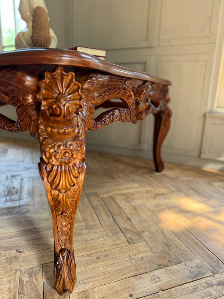 Exceptional centre table with cockles and wreaths~