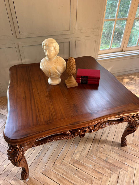 Exceptional centre table with cockles and wreaths~