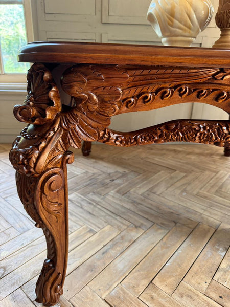 Exceptional centre table with cockles and wreaths~