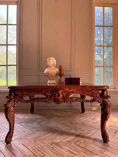 Exceptional centre table with cockles and wreaths~
