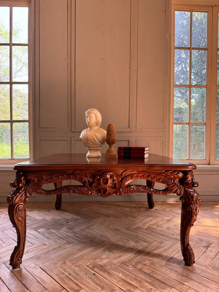 Exceptional centre table with cockles and wreaths~