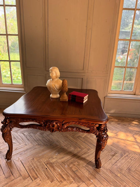 Exceptional centre table with cockles and wreaths~