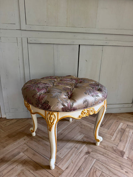 Louis XV tabouret in oval silhouette~