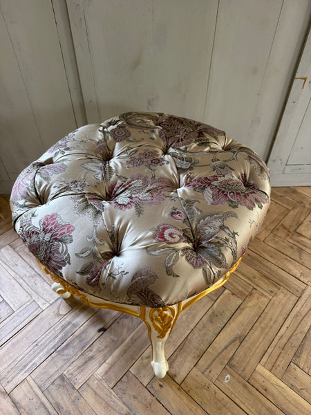 Louis XV tabouret in oval silhouette~