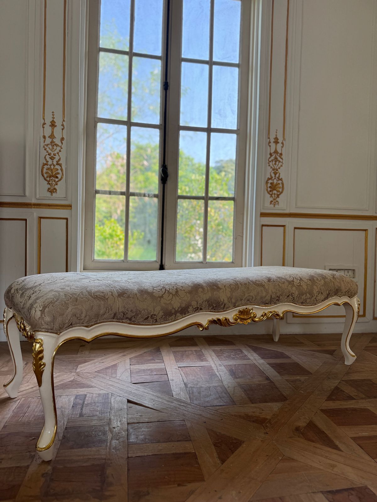 Louis XV elegant bench in ivory & gold~